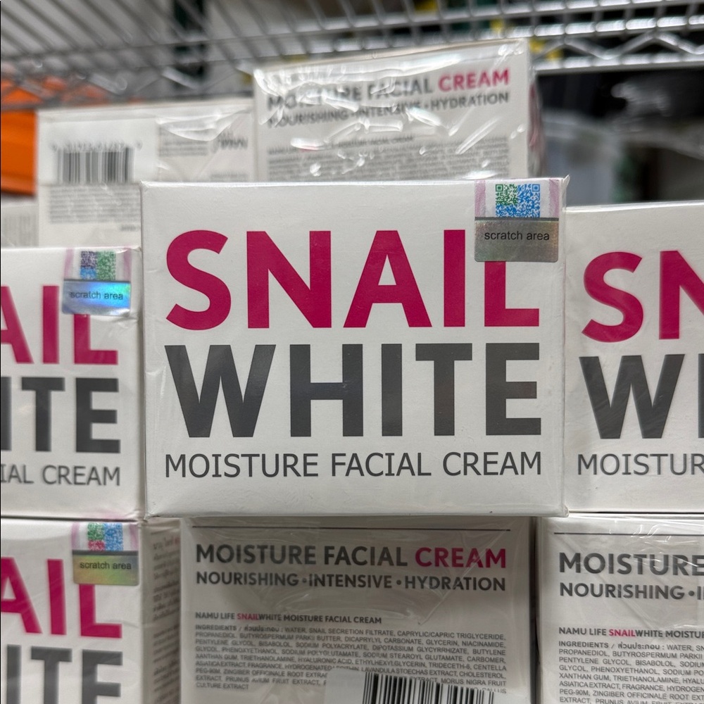 BRAND NEW Namu Life Moisture Facial Cream - White and Pink